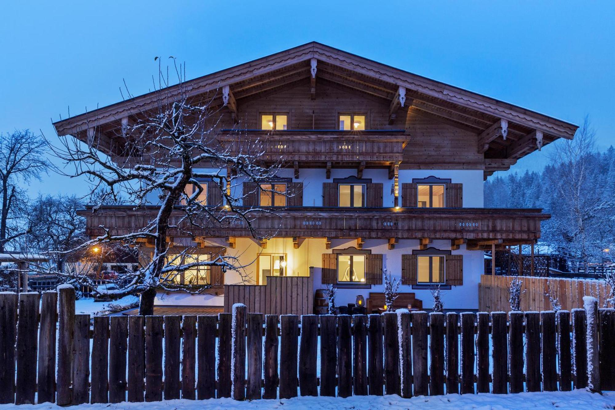 Bewegte Berge Apartments Saalfelden Exterior photo